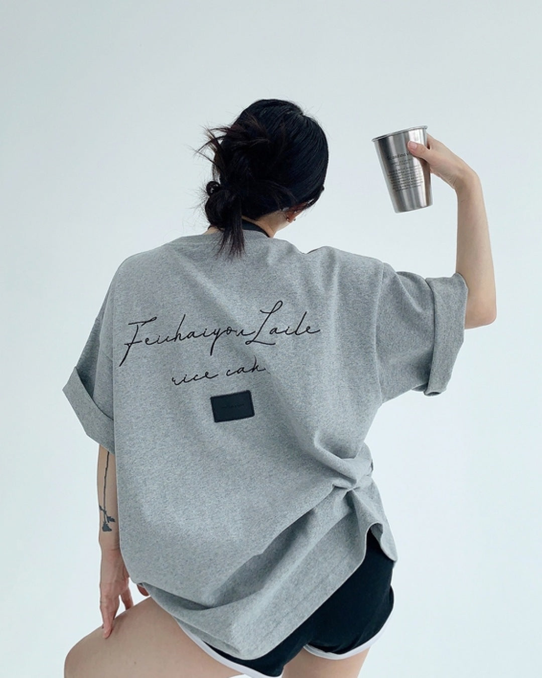 バックタグレタリングTシャツ SL557