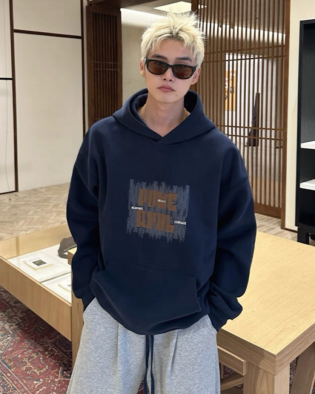 マフポケットロゴフーディ M025