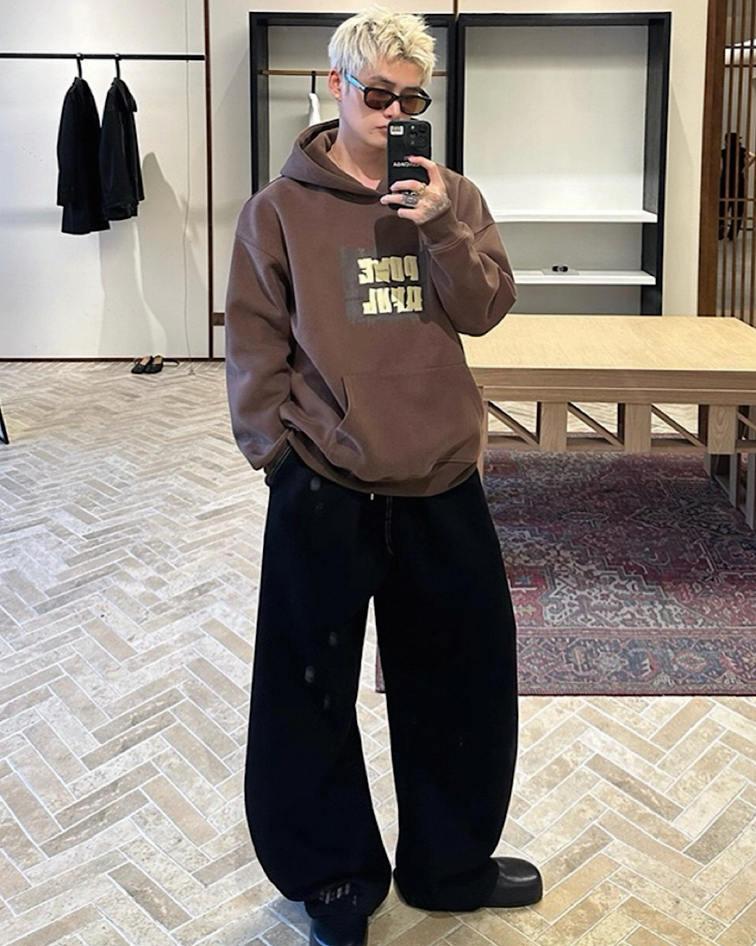 マフポケットロゴフーディ M025