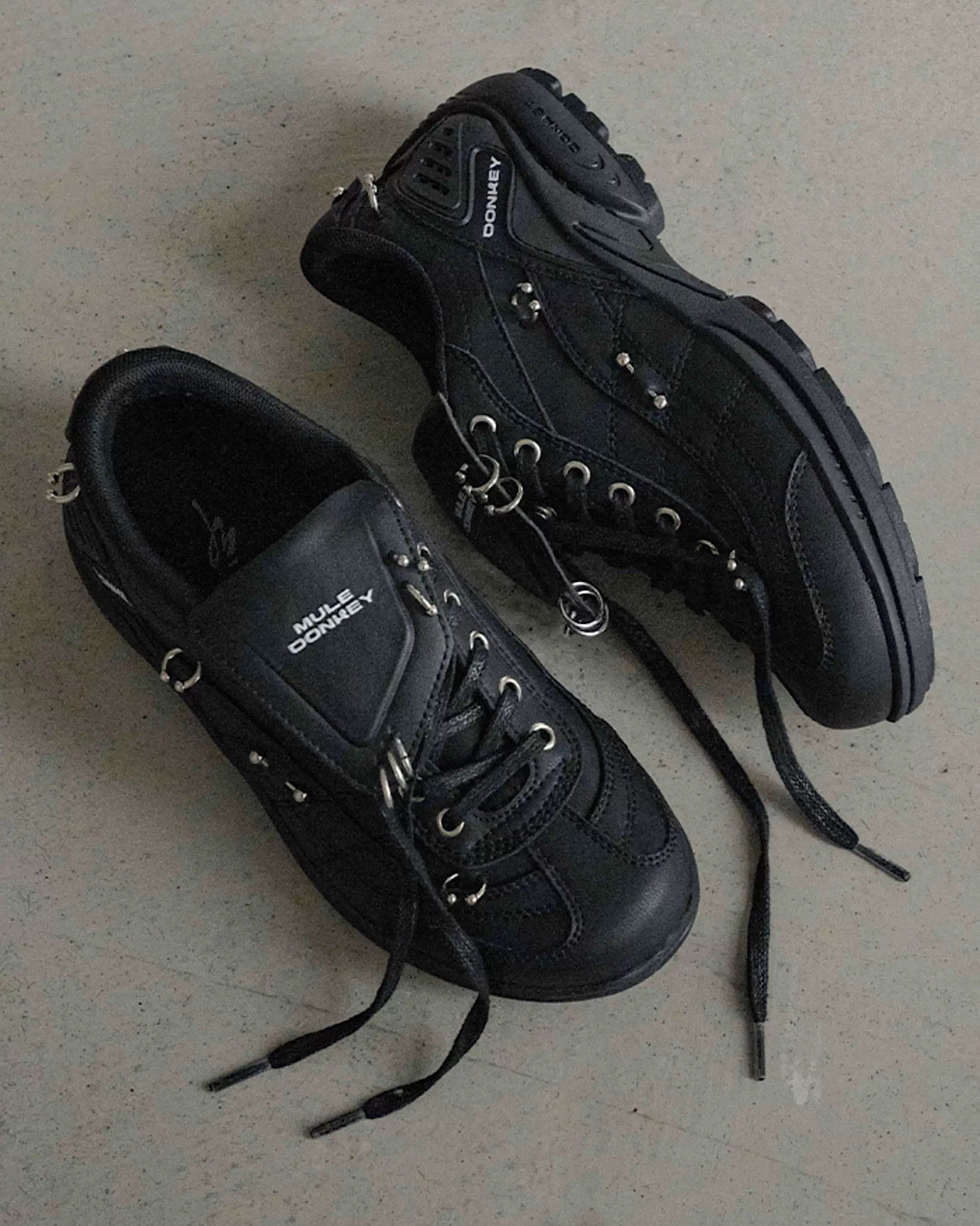 リップスタッドシュータンスニーカー SL804