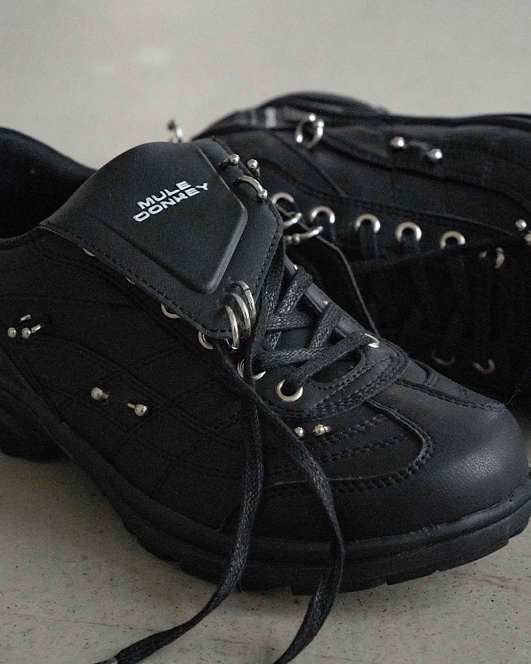 リップスタッドシュータンスニーカー SL804