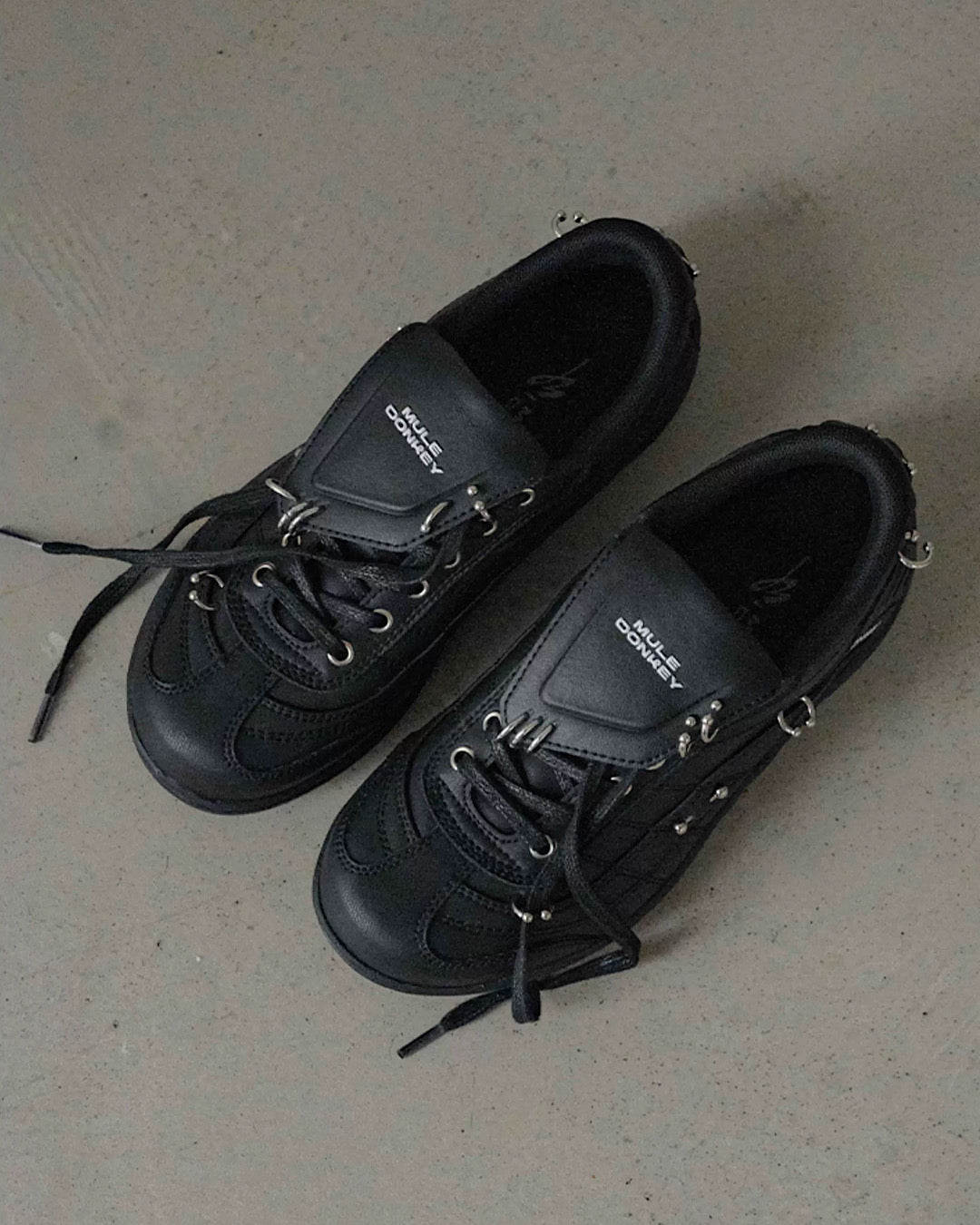 リップスタッドシュータンスニーカー SL804