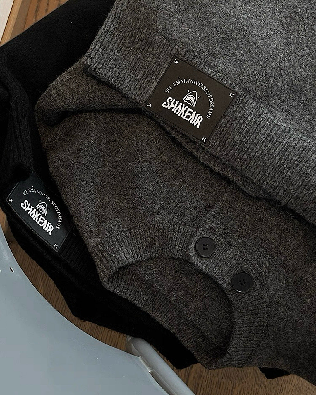 ダブルボタンカーディガン M033