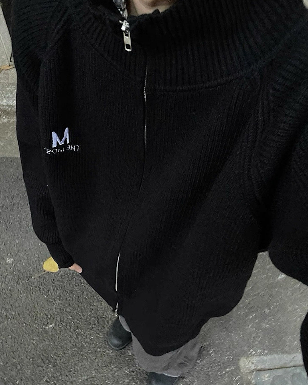 エンブロイダリロゴカーディガン M008