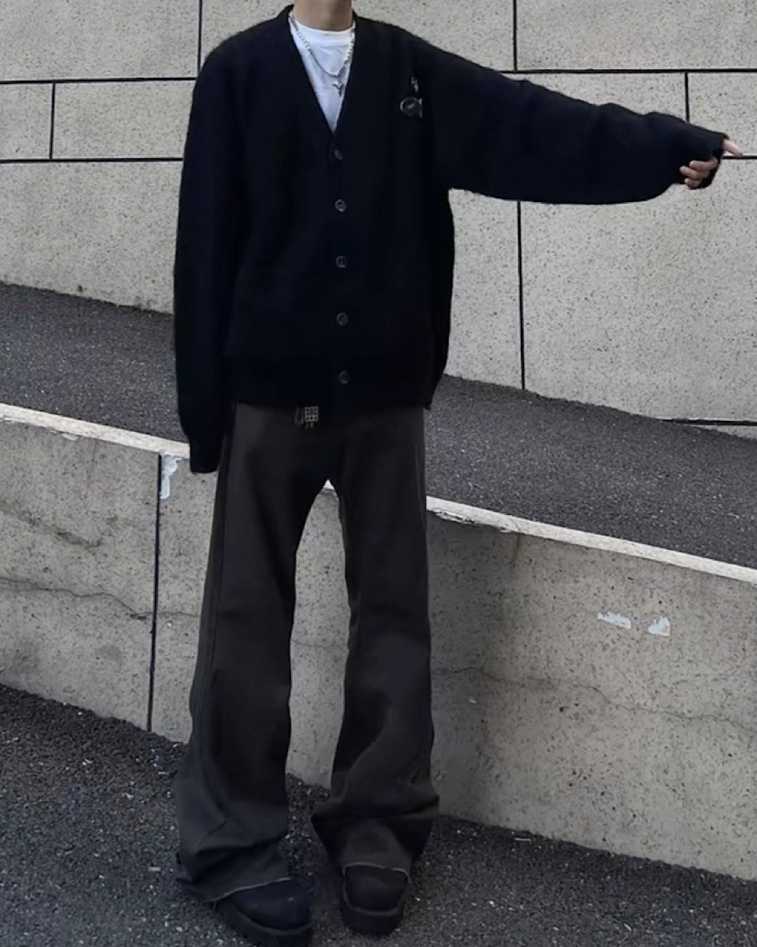 缶バッチ付ニットカーディガン M018