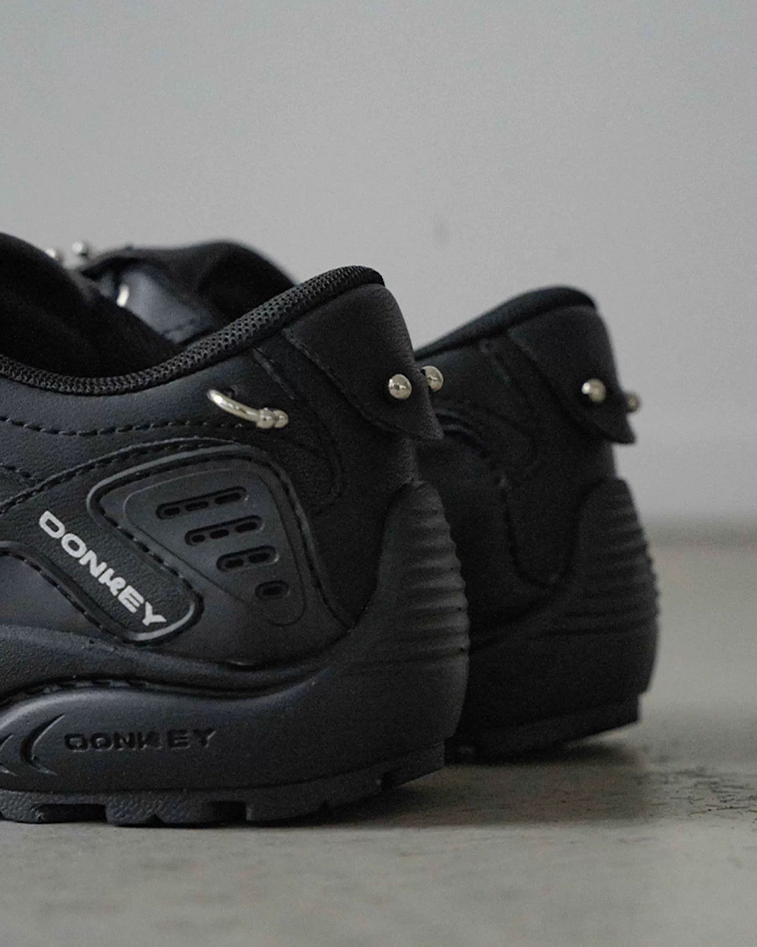 リップスタッドシュータンスニーカー SL804