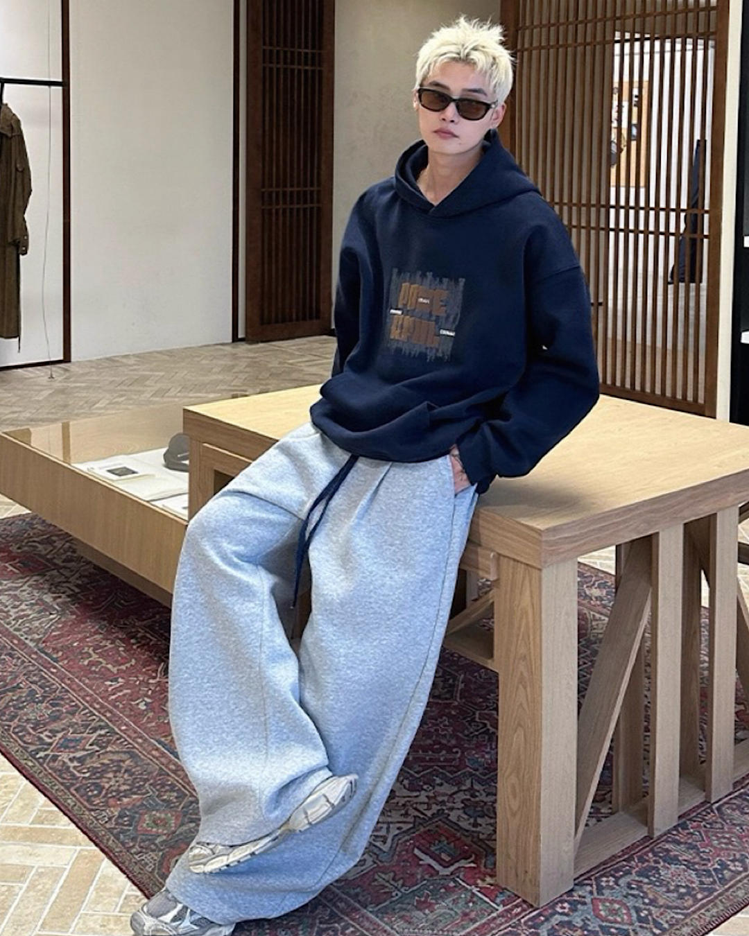 マフポケットロゴフーディ M025