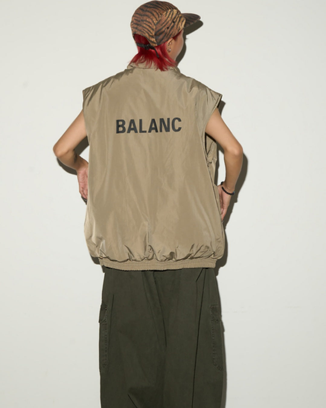 スタンドカラーバックプリントベスト SL773